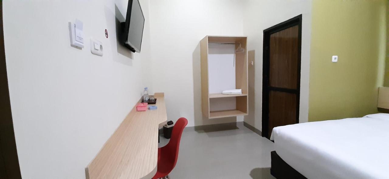 Hotel Sriwijaya 99 Палембанг Екстериор снимка