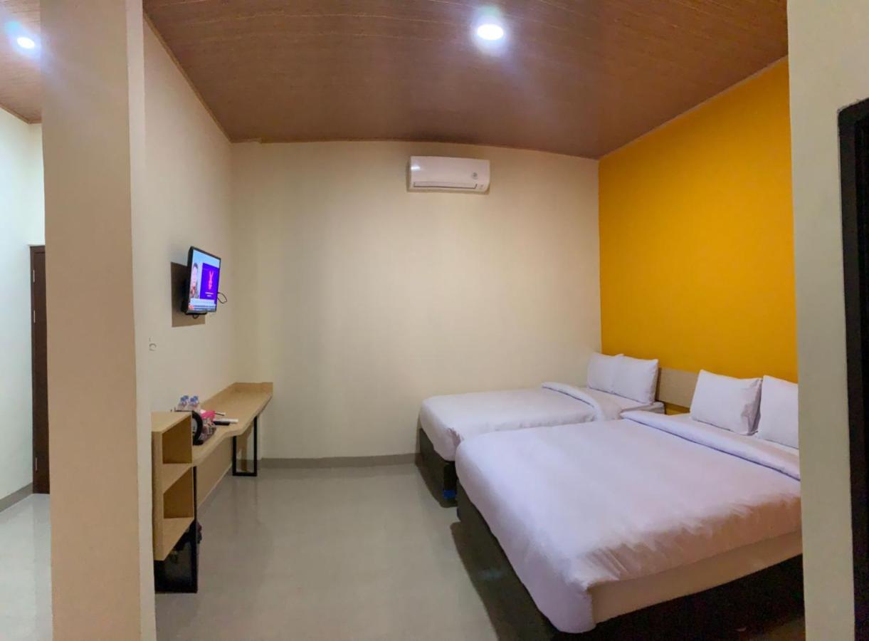 Hotel Sriwijaya 99 Палембанг Екстериор снимка
