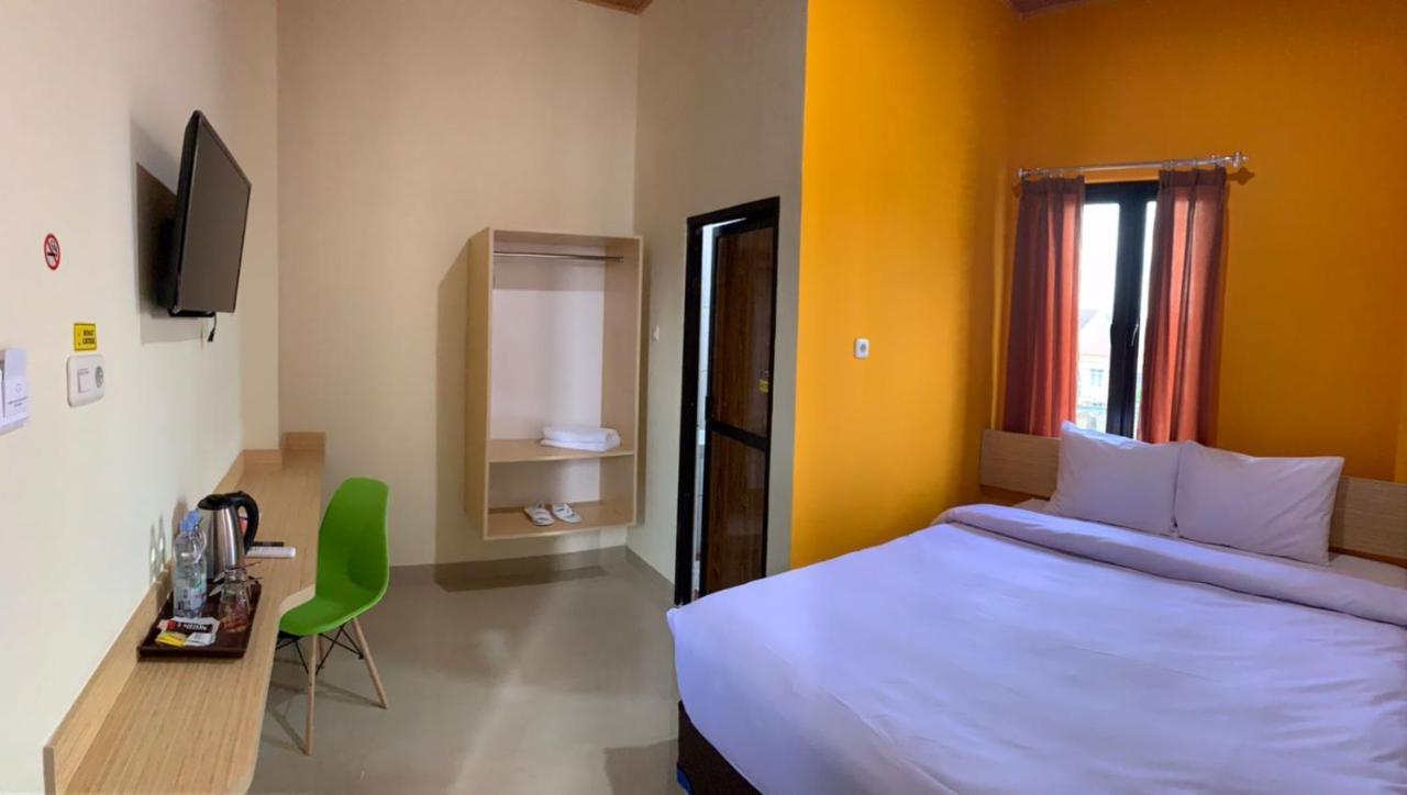 Hotel Sriwijaya 99 Палембанг Екстериор снимка